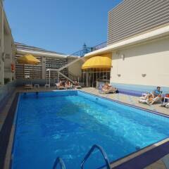 Отель Holiday Inn Abu Dhabi Downtown бассейн