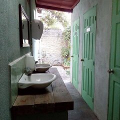 Hostel y Restaurante Casa Jacaranda in Antigua Guatemala, Guatemala from 46$, photos, reviews - zenhotels.com bathroom