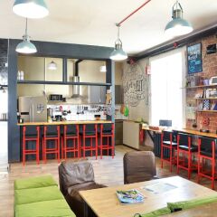 Гостиница Rolling Stones Hostel в Иркутске 3 отзыва об отеле, цены и фото номеров - забронировать гостиницу Rolling Stones Hostel онлайн Иркутск комната для гостей фото 5