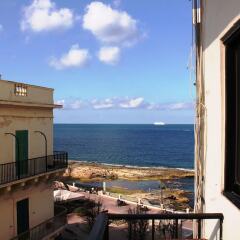 Отель Fleur 3 bedroom apartment Sliema Мальта, Слима - отзывы, цены и фото номеров - забронировать отель Fleur 3 bedroom apartment Sliema онлайн балкон