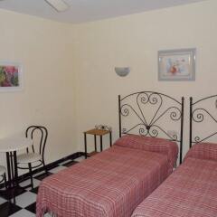 Отель Hostal Micaela комната для гостей фото 3