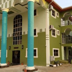 Отель De'Bliss Gold Hotel & Suite Нигерия, г. Бенин - отзывы, цены и фото номеров - забронировать отель De'Bliss Gold Hotel & Suite онлайн вид на фасад