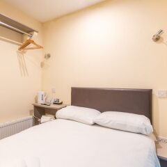 Paddington House Hotel сейф в номере