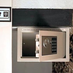 Апартаменты Happy People Ramblas Harbour Apartments Барселона сейф в номере