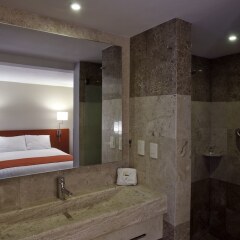 Отель City Express Buenavista сауна