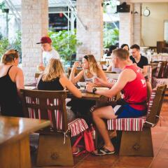 Отель Feung Nakorn Balcony Rooms And Cafe Бангкок фото 13