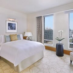 Отель The Ritz-Carlton Residences, Dubai International Financial Centre Дубай комната для гостей фото 3