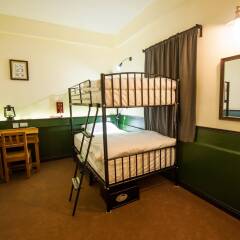 The Motley House - Hostel Бангкок комната для гостей