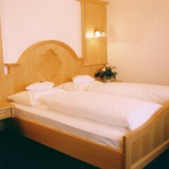 Hotel Zu Den Linden Ашхайм комната для гостей