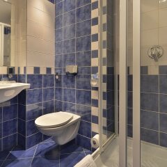Отель EA Hotel Jelení dvur Prague Castle Чехия, Прага - 7 отзывов об отеле, цены и фото номеров - забронировать отель EA Hotel Jelení dvur Prague Castle онлайн ванная фото 2