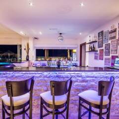 Апартаменты Dias Luxury Studios & Apartments гостиничный бар