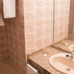 Hotel AR Roca Esmeralda & Spa ванная фото 2