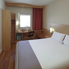 Ibis Izmir Alsancak Турция, Измир - 1 отзыв об отеле, цены и фото номеров - забронировать отель Ibis Izmir Alsancak онлайн комната для гостей фото 3