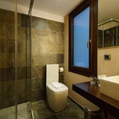 Отель Boutique Barcelona Bed and Breakfast Испания, Барселона - отзывы, цены и фото номеров - забронировать отель Boutique Barcelona Bed and Breakfast онлайн ванная