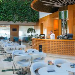 Отель Mercure Grand Jebel Hafeet Al Ain Hotel ОАЭ, Эль-Айн - отзывы, цены и фото номеров - забронировать отель Mercure Grand Jebel Hafeet Al Ain Hotel онлайн питание фото 3