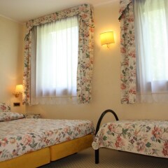 Отель Relais Leon Doro Мирано сейф в номере
