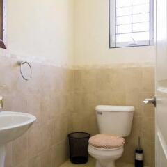 Отель New Kingston Guest Apt at Sonoma Estate ванная фото 2