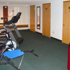 Magnuson Hotel Franklin Square Inn фитнесс-зал фото 2