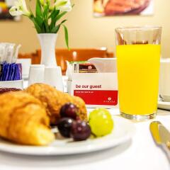 Отель Ramada Sofia City Center в номере фото 2