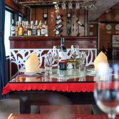 Отель Charm Boutique Cruise гостиничный бар