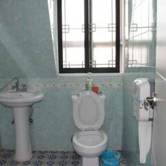 Отель Insadong R Guesthouse - Hostel Южная Корея, Сеул - отзывы, цены и фото номеров - забронировать отель Insadong R Guesthouse - Hostel онлайн ванная фото 2