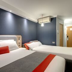 Отель Holiday Inn Express London Luton Airport комната для гостей фото 6