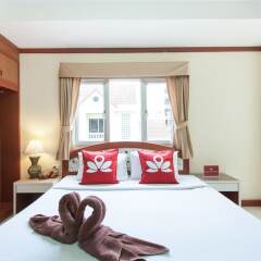Отель ZEN Rooms Rat-U-Thid 200 Phi Road вид на фасад фото 2