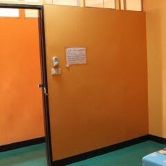 Отель New C.H. Guest House сейф в номере
