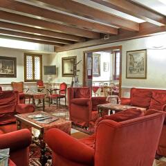 Hotel La Fenice Et Des Artistes интерьер отеля