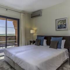 Апартаменты Amendoeira Golf Resort - Apartments and villas комната для гостей фото 9