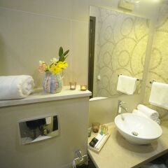 Отель Badagoni Boutique Hotel Rustaveli Грузия, Тбилиси - отзывы, цены и фото номеров - забронировать отель Badagoni Boutique Hotel Rustaveli онлайн ванная фото 2