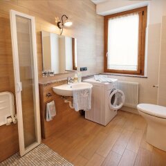 Отель Albergo Diffuso Tolmezzo Soc.Coop.Ar.L. Кьюзафорте ванная фото 2