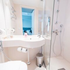 Отель Forenom Pop-up Hotel Финляндия, Хельсинки - отзывы, цены и фото номеров - забронировать отель Forenom Pop-up Hotel онлайн ванная фото 2