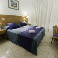 Отель azuLine Hotel S'Anfora & Fleming Испания, Сан-Антони-де-Портмань - отзывы, цены и фото номеров - забронировать отель azuLine Hotel S'Anfora & Fleming онлайн комната для гостей фото 2