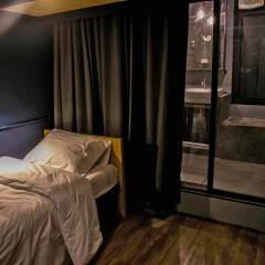 Silom Space Hostel Бангкок комната для гостей