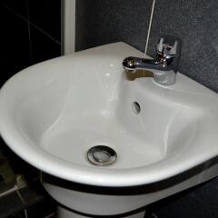 Отель Gie's Guesthouse Габороне ванная
