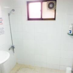 Отель Crossroad Backpackers Hongdae ванная
