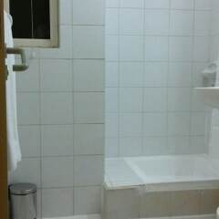 Отель Al Raien Hotel Apartment ОАЭ, Дубай - отзывы, цены и фото номеров - забронировать отель Al Raien Hotel Apartment онлайн ванная фото 2