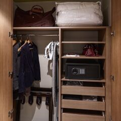 Отель Aparthotel Adagio Köln City сейф в номере