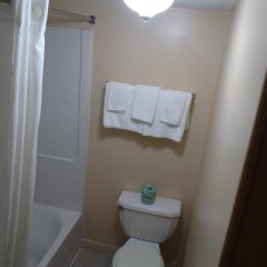 Отель Budget Inn Columbus ванная