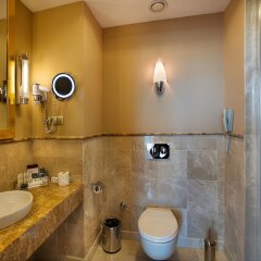 DoubleTree by Hilton Hotel Van Турция, Ван - отзывы, цены и фото номеров - забронировать отель DoubleTree by Hilton Hotel Van онлайн ванная