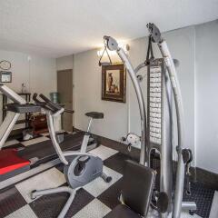 Отель Comfort Inn & Suites Downtown Edmonton фитнесс-зал