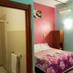 Român Holidays Hostel комната для гостей фото 4