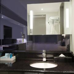 Отель Novotel Montreal Center Канада, Монреаль - отзывы, цены и фото номеров - забронировать отель Novotel Montreal Center онлайн ванная фото 2