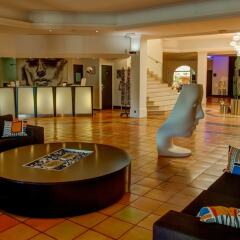 Hotel Arles Plaza Арль интерьер отеля