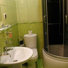 Гостиница Korolevsky Dvor в Гусеве отзывы, цены и фото номеров - забронировать гостиницу Korolevsky Dvor онлайн Гусев ванная фото 2
