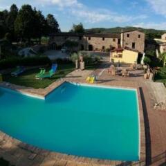 Отель Agriturismo Acqua Calda Монтоне бассейн