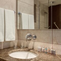 Ramada Istanbul Old City Турция, Стамбул - 1 отзыв об отеле, цены и фото номеров - забронировать отель Ramada Istanbul Old City онлайн ванная фото 2