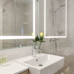 Отель Courtyard By Marriott Vilnius City Center Вильнюс ванная фото 2