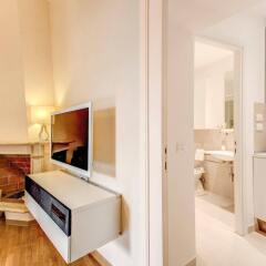 Апартаменты Elegant Apartment Behind The Colosseum Рим комната для гостей фото 4